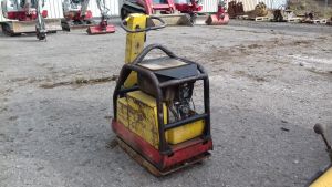 Vibrating plate compactor DYNAPAC