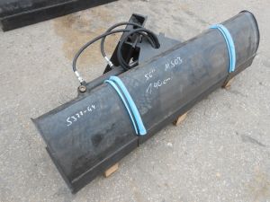 Hydraulická naklápěcí lžíce hladká 140 cm (1)