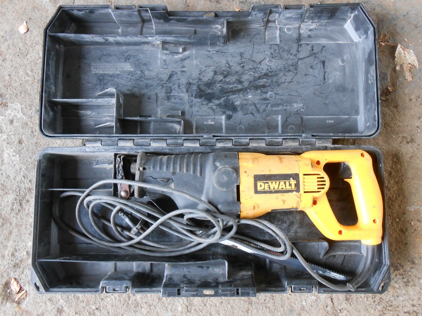 Dewalt dw310 reciprocating saw deals
