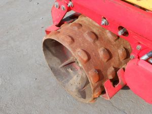 Ježkový smykový válec Bomag BMP 851