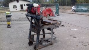 Motorová stolní pila Belle