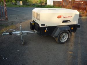 Mobilní stavební kompresor Ingersoll Rand 7/31 (2)