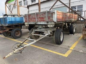 Přívěs za traktor sklápěcí - třístranný (1)