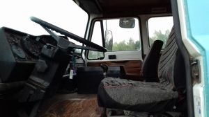 Nákladní automobil LIAZ 110 s hydraulickou rukou HR 8000