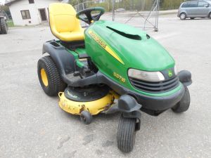 Zahradní sekačka John Deere SST16